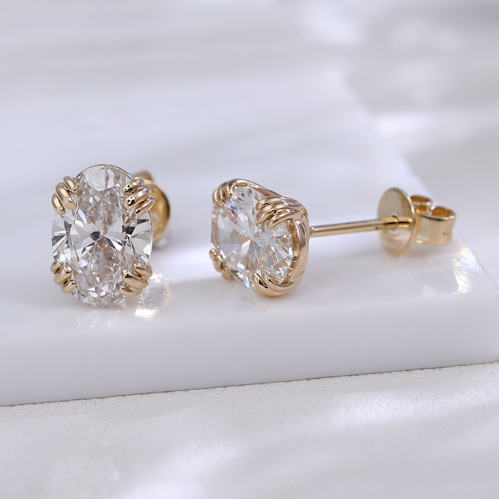 Diamond Stud Earrings - Orecchini di Lusso Provence con Taglio