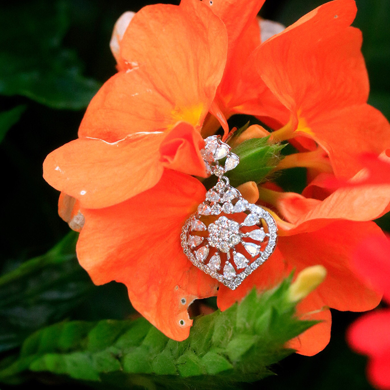 Aazuo Orecchini a forma di cuo - Diamond Stud Earrings recensione e prezzo