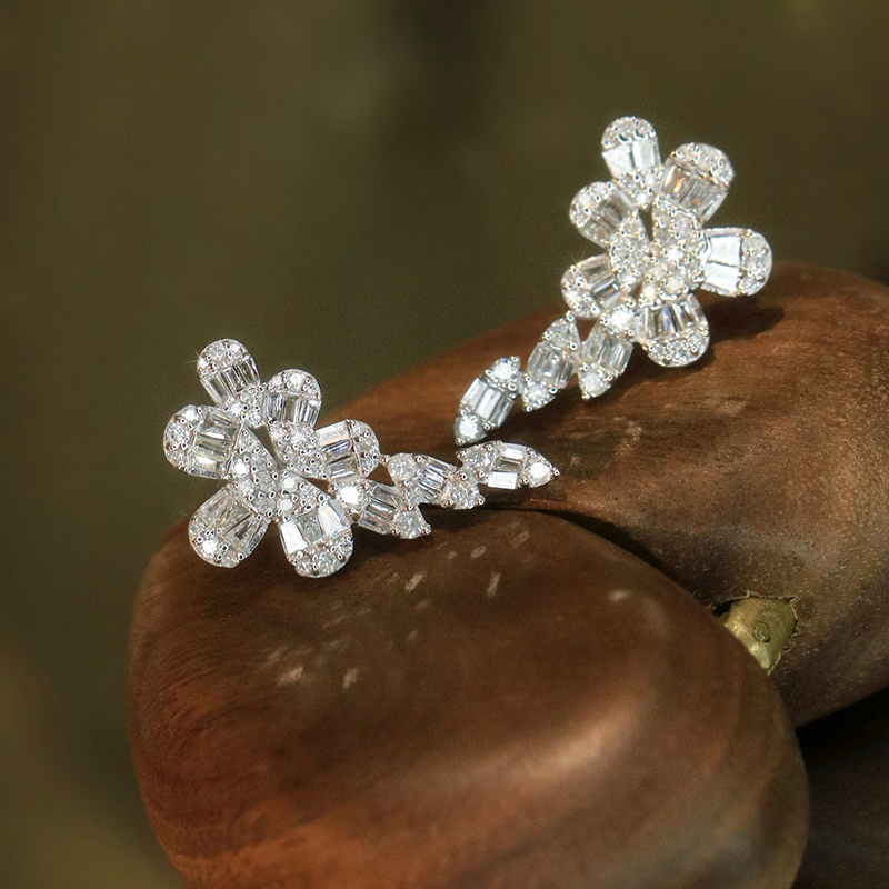 Aazuo Gioielli Raffinati in Or - Diamond Stud Earrings recensione e prezzo