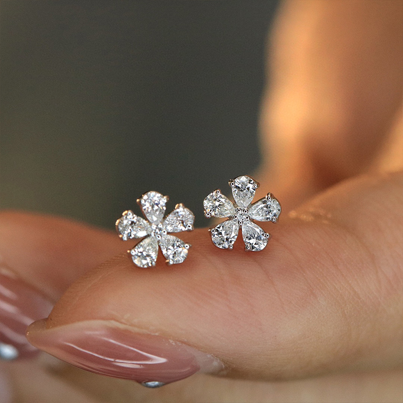 Aazuo Gioielli Raffinati, Orec - Diamond Stud Earrings recensione e prezzo