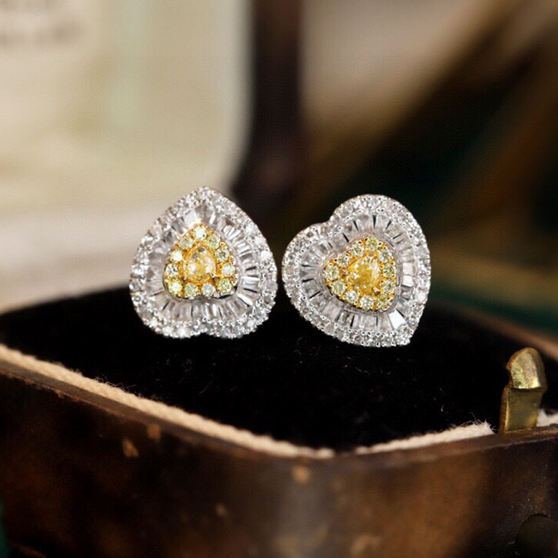 Aazuo Reale 18K Oro Bianco Sol - Diamond Stud Earrings recensione e prezzo